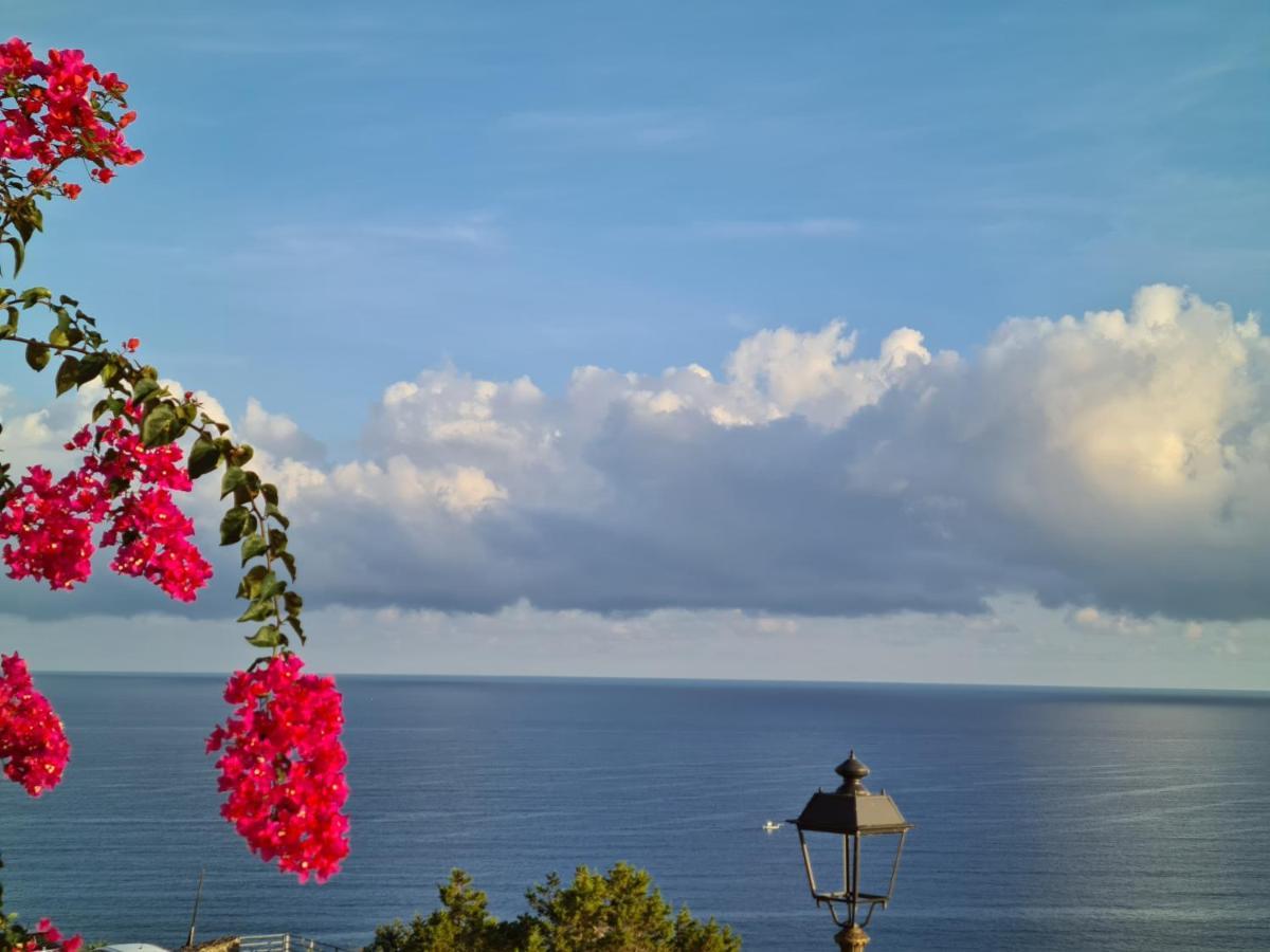 Cielo E Mare: Charming Seaside Retreat In Old Village Heart