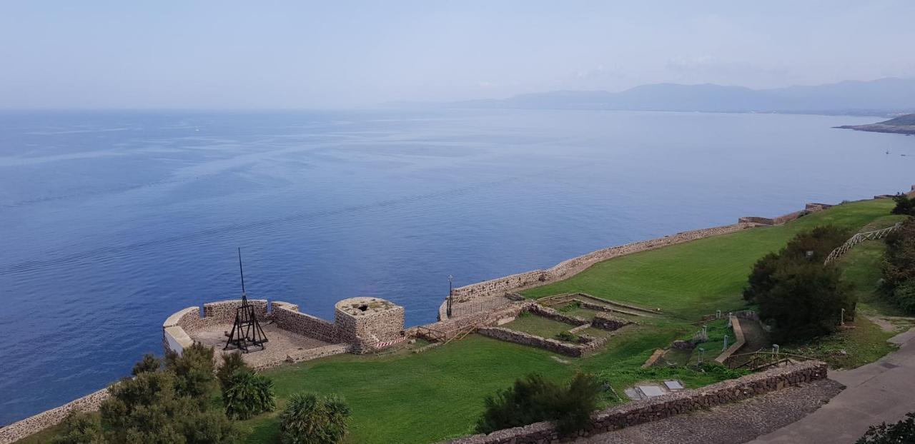 Cielo E Mare: Charming Seaside Retreat In Old Village Heart Castelsardo