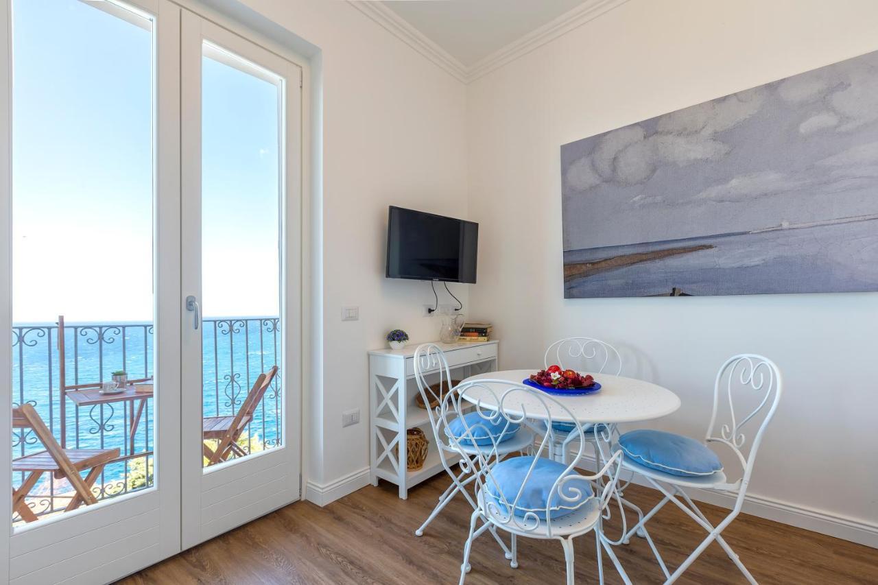 Cielo E Mare: Charming Seaside Retreat In Old Village Heart Apartment *