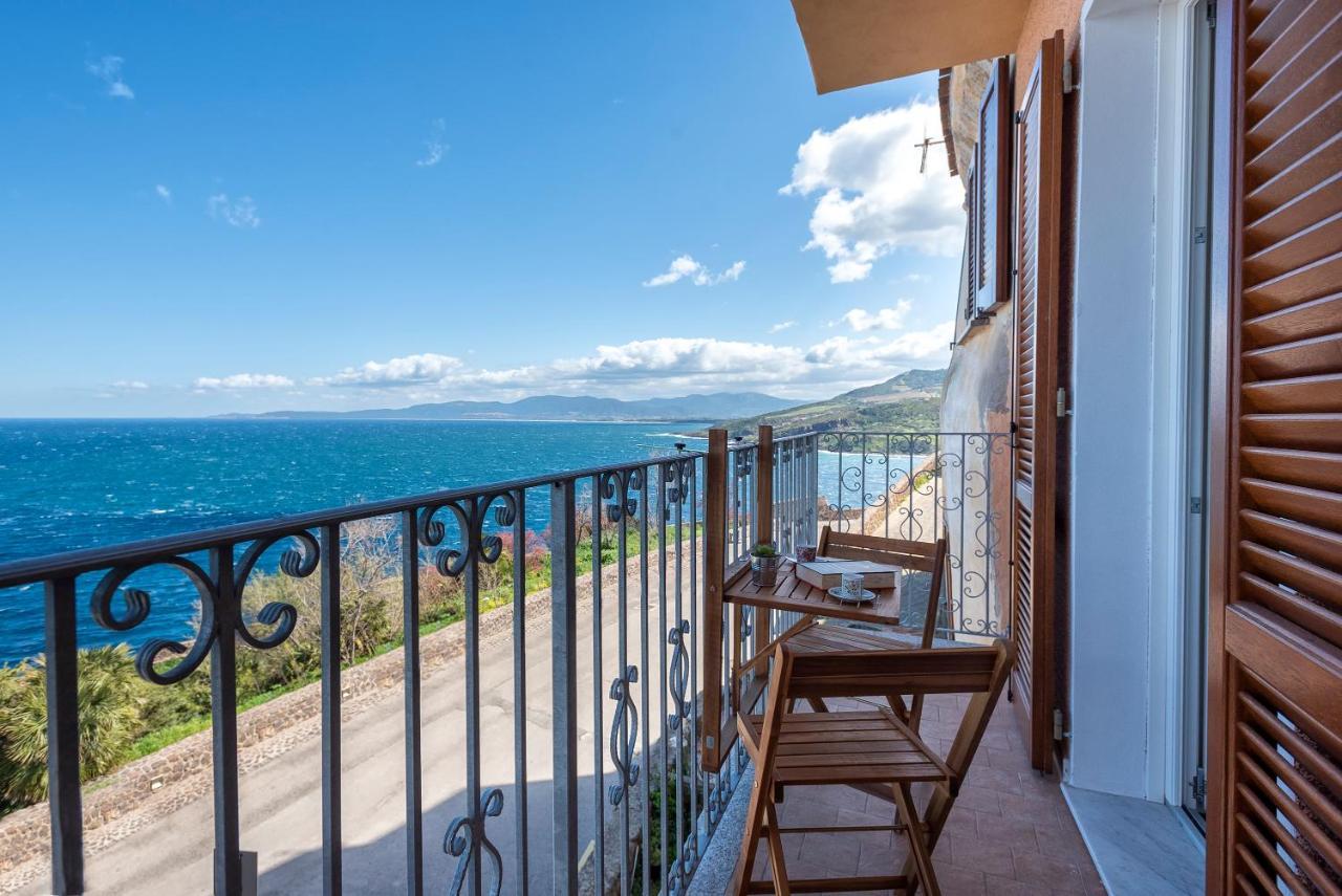 Cielo E Mare: Charming Seaside Retreat In Old Village Heart