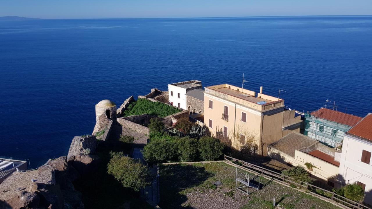 Cielo E Mare: Charming Seaside Retreat In Old Village Heart *