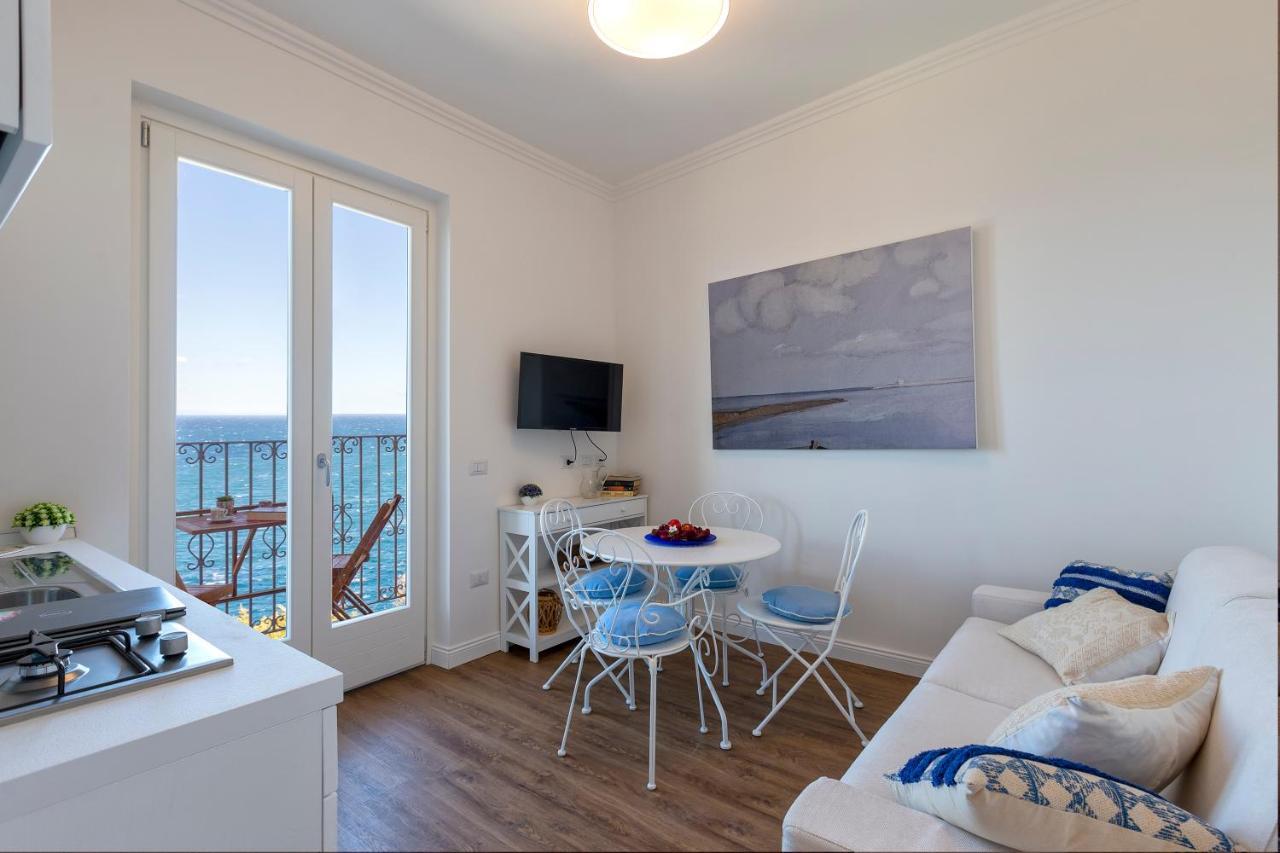 Cielo E Mare: Charming Seaside Retreat In Old Village Heart Castelsardo