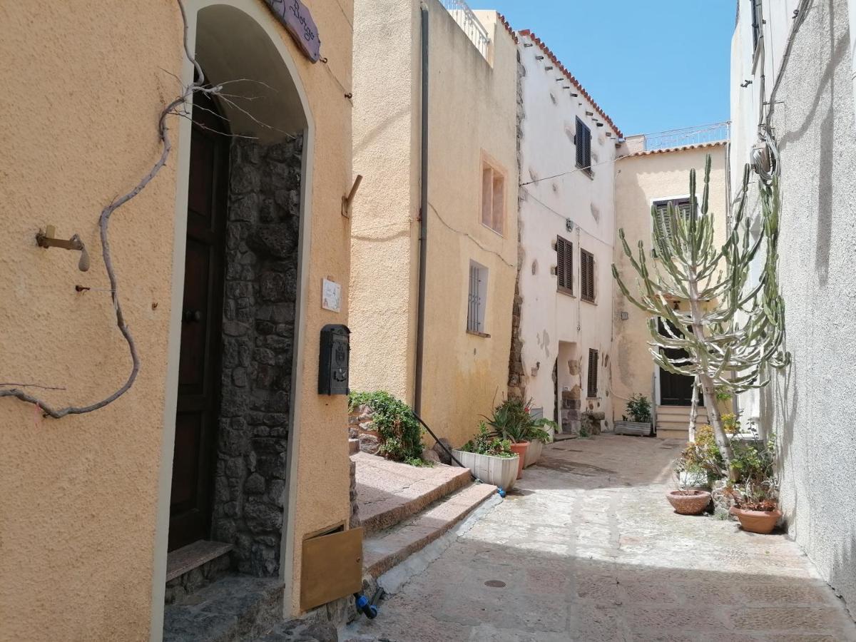 Cielo E Mare: Charming Seaside Retreat In Old Village Heart