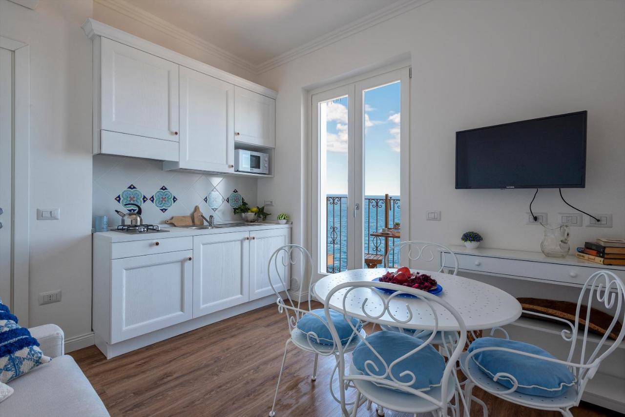 Apartment Cielo E Mare: Charming Seaside Retreat In Old Village Heart *