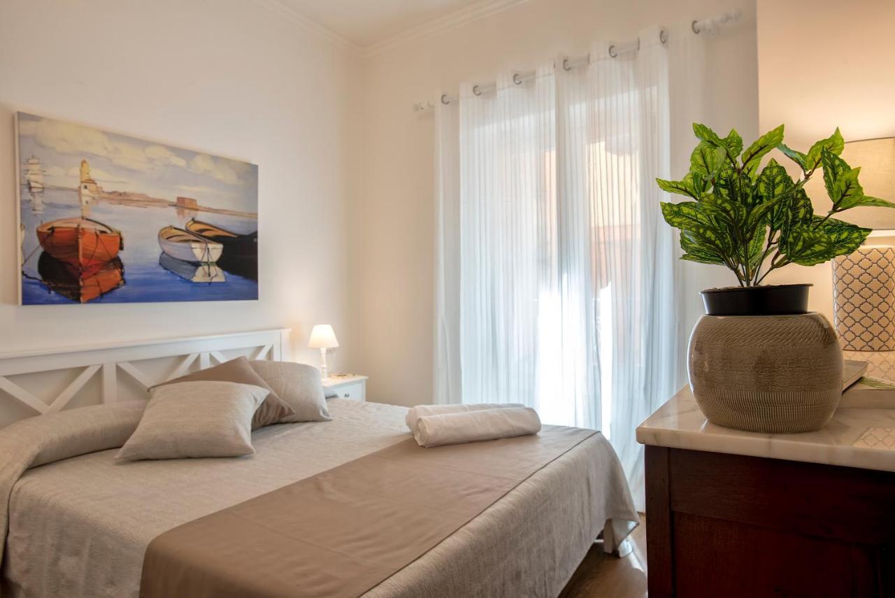 Cielo E Mare: Charming Seaside Retreat In Old Village Heart Apartment *