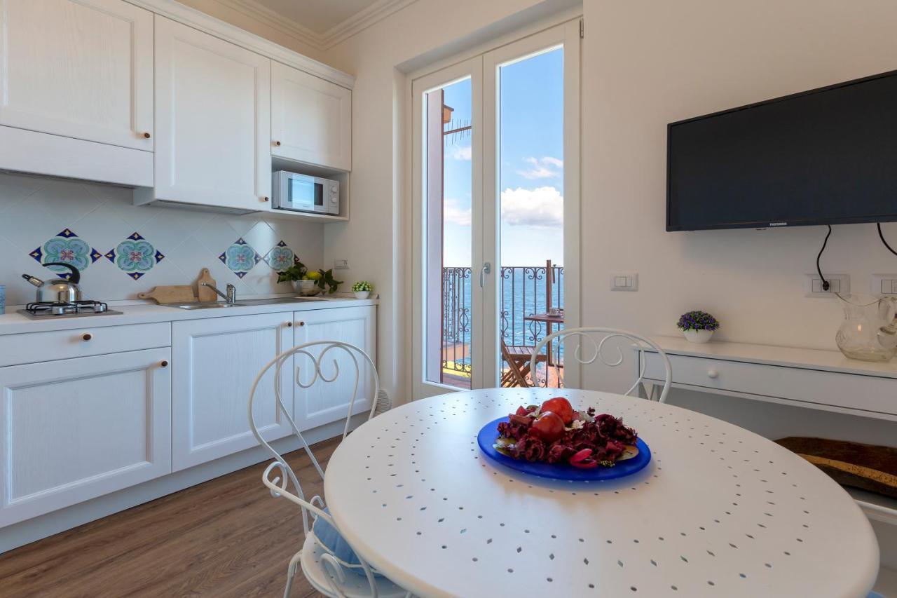 Cielo E Mare: Charming Seaside Retreat In Old Village Heart Castelsardo