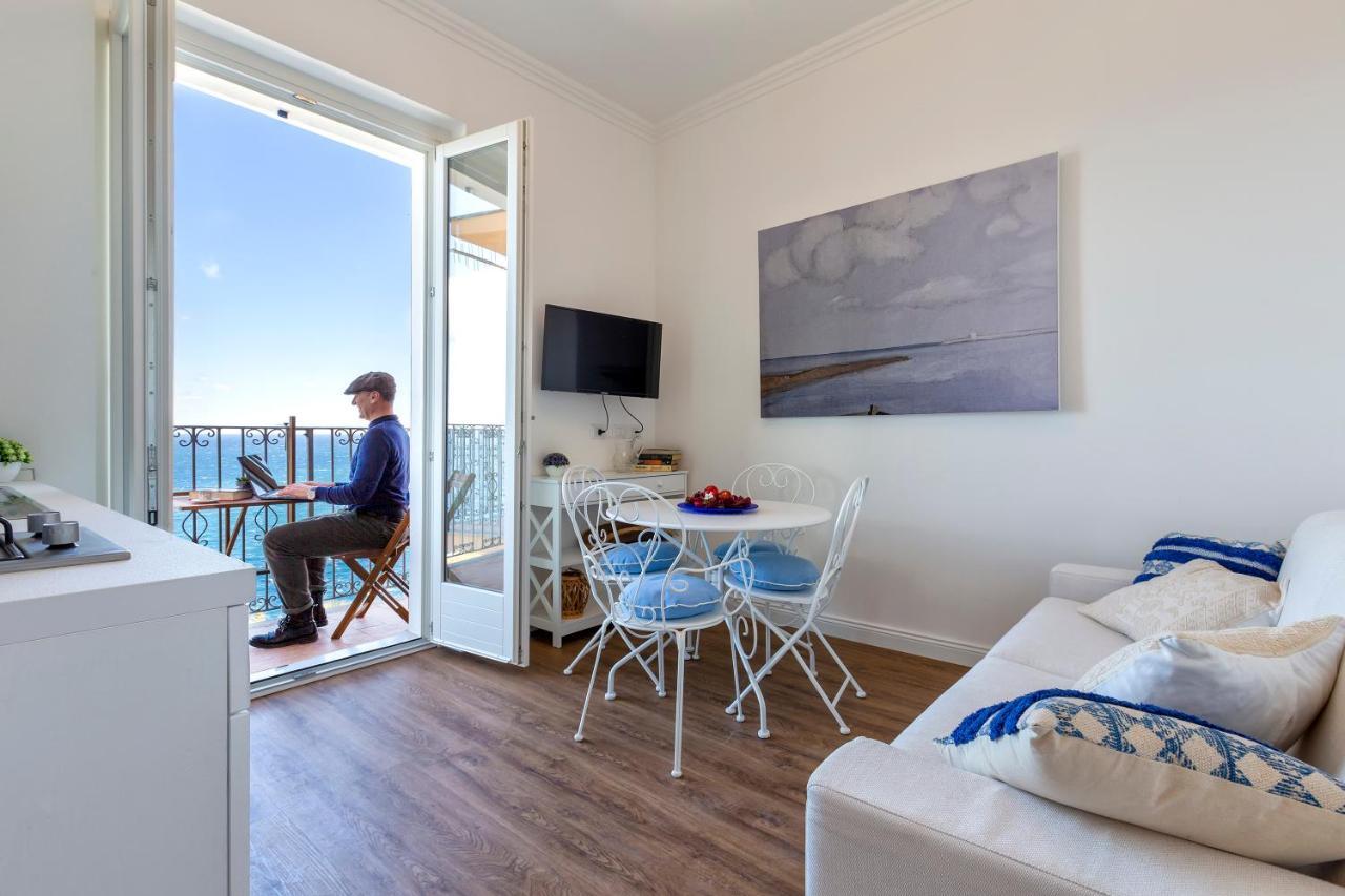 Apartment Cielo E Mare: Charming Seaside Retreat In Old Village Heart