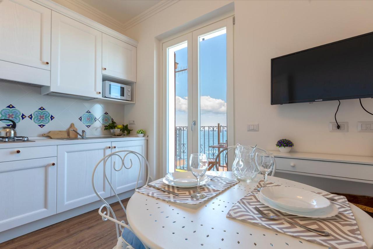 Appartamento “cielo E Mare”, Casetta Nel Cuore Del Borgo Antico / “sky&sea”, Charming In The Heart Of Old Village