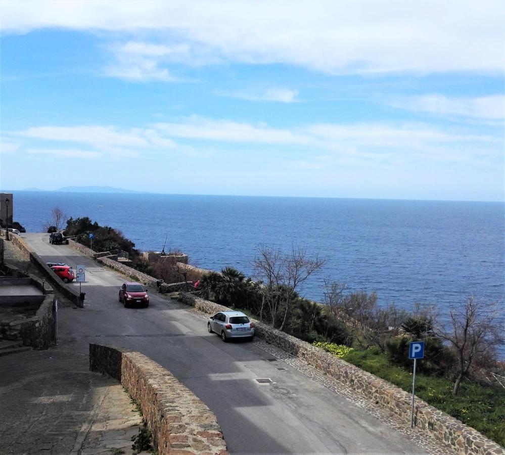 Apartment “cielo E Mare”, Casetta Nel Cuore Del Borgo Antico / “sky & Sea”, Charming In The Heart Of Old Village *